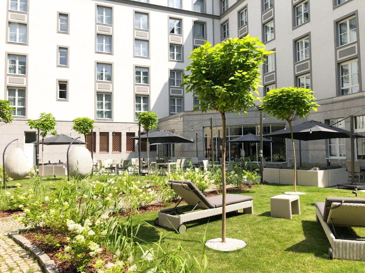 Radisson Blu Hotel Wroclaw Exterior photo The garden